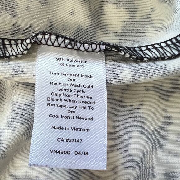 Talbots Woman Petites Top Size 3XP Black/White Floral Print Split Neck - Picture 6 of 7